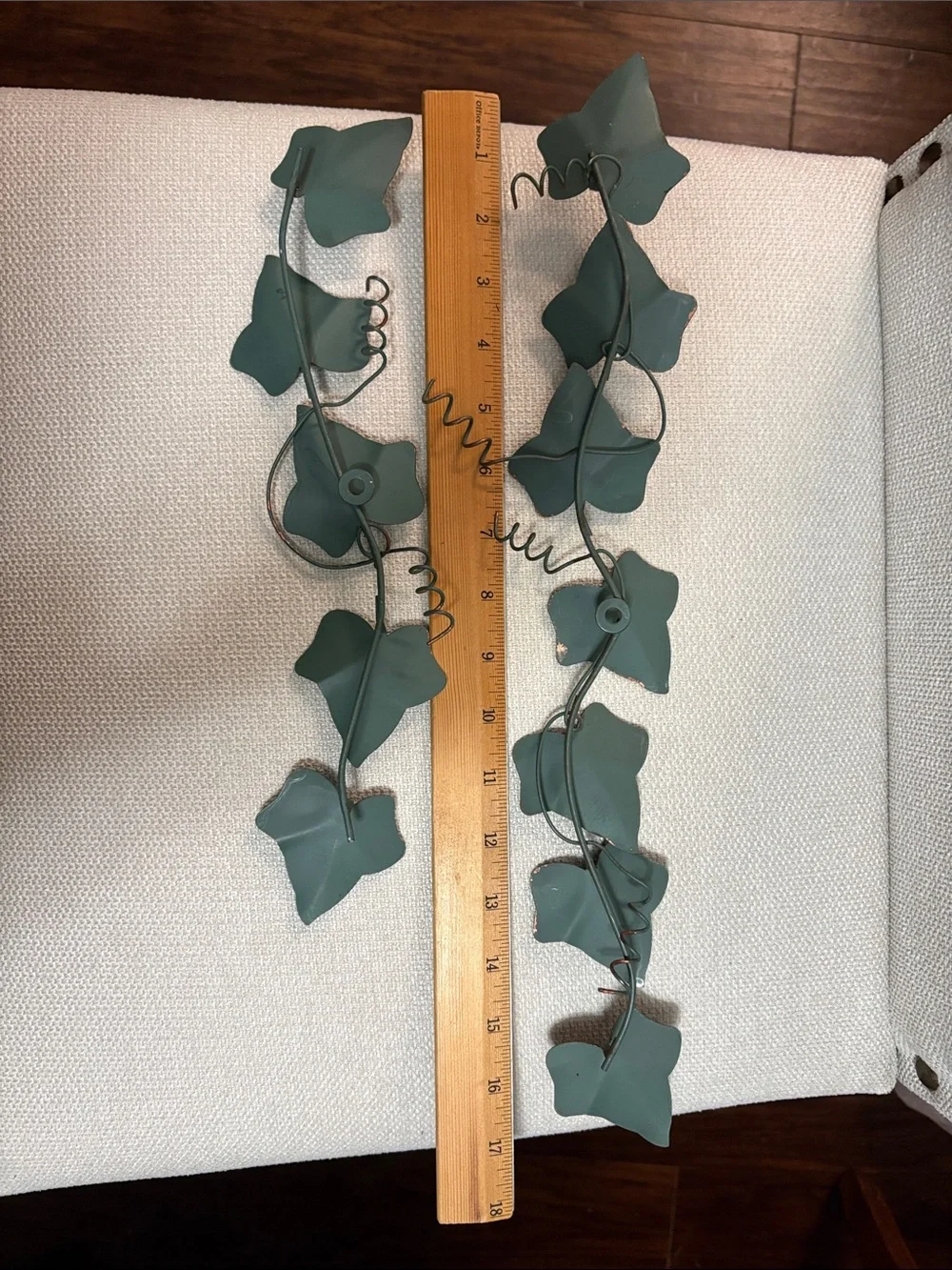 Distressed Green Metal Ivy Wall Accent